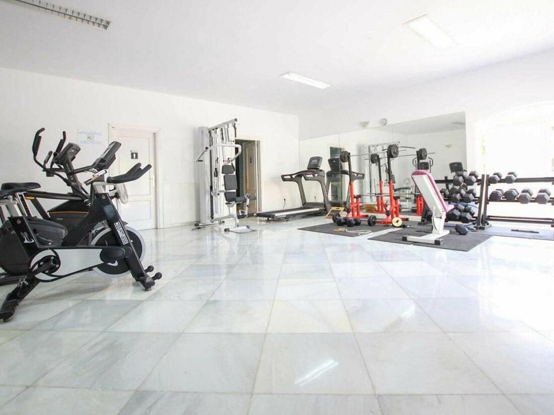 3 bedroom Townhouse for sale in Marbella with pool - € 630,000 (Ref: 8101598)