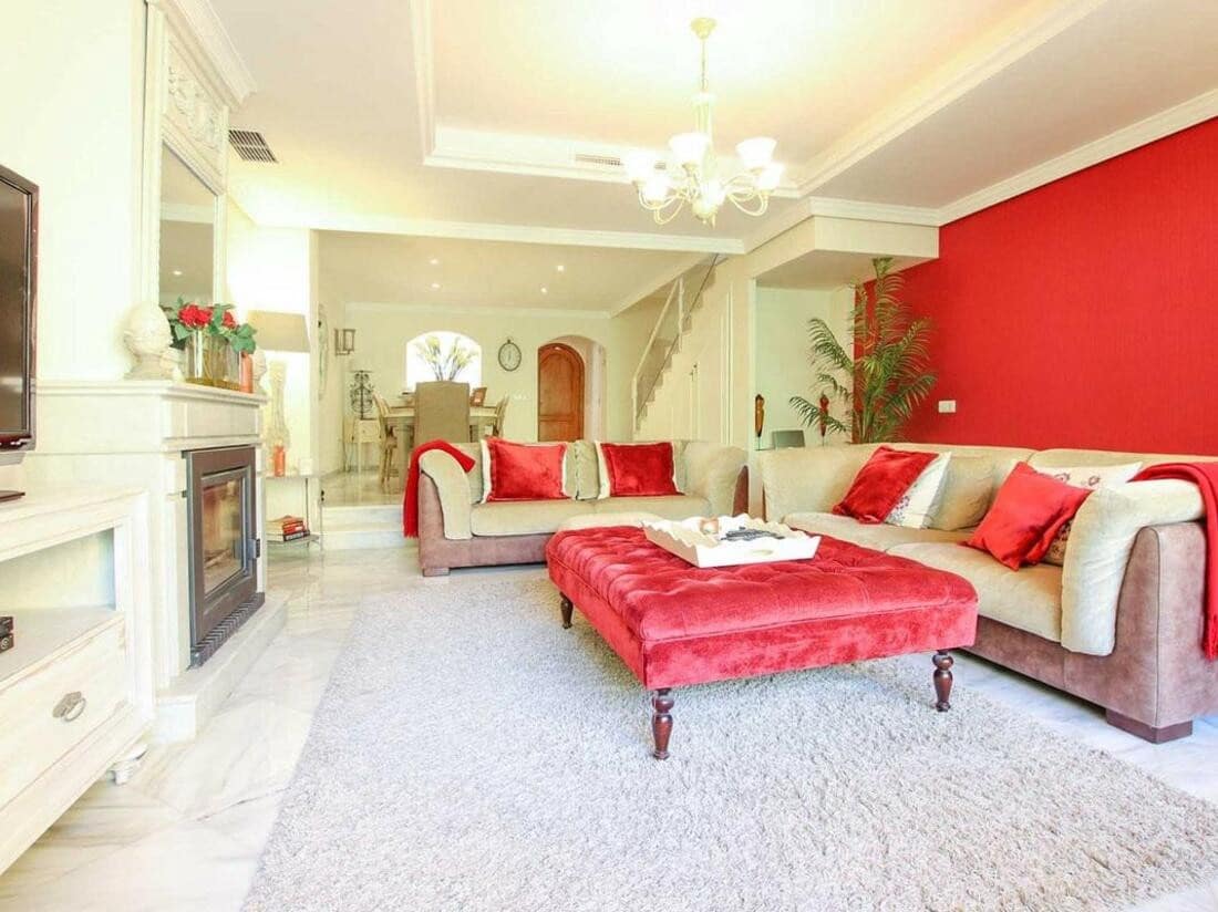 3 bedroom Townhouse for sale in Marbella with pool - € 630,000 (Ref: 8101598)