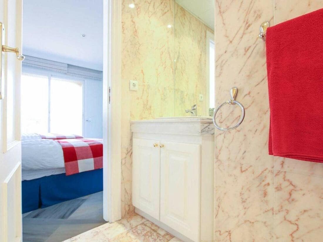 3 bedroom Townhouse for sale in Marbella with pool - € 630,000 (Ref: 8101598)