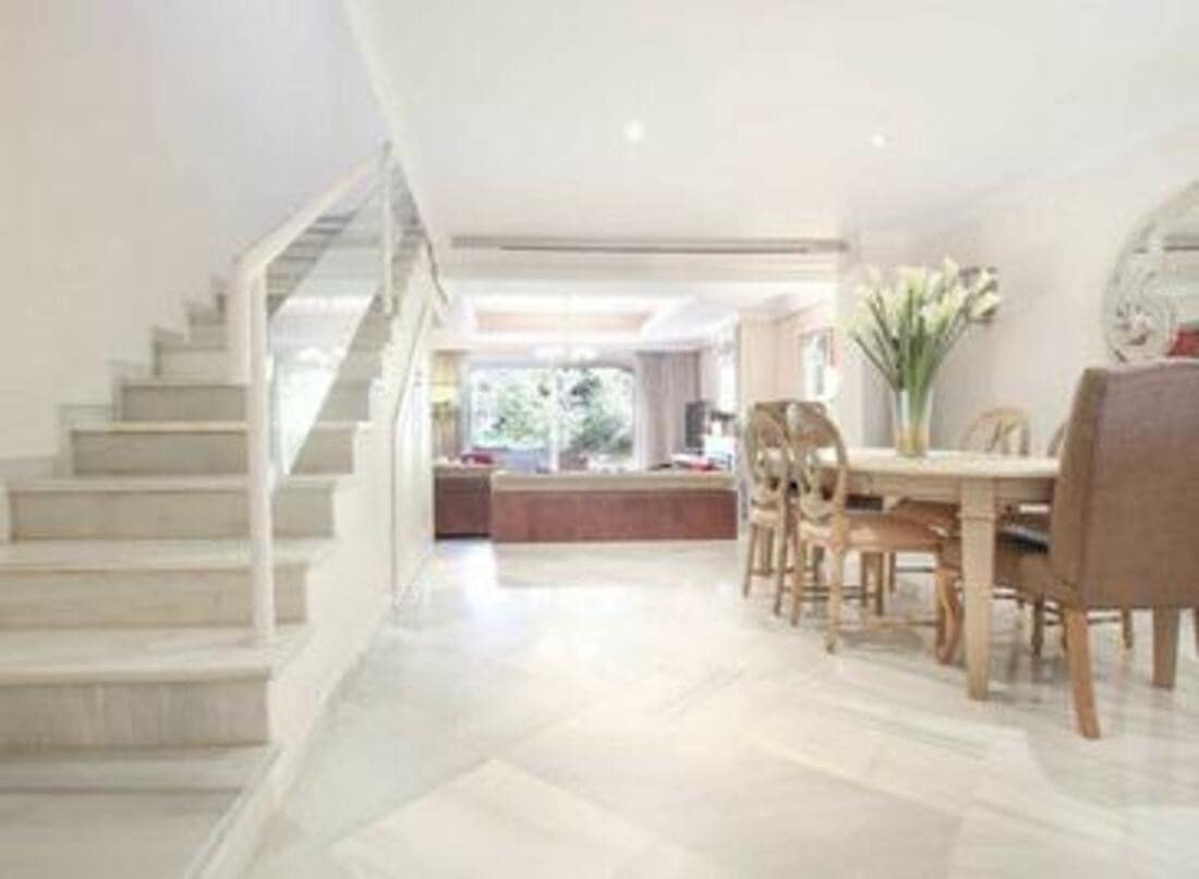 3 bedroom Townhouse for sale in Marbella with pool - € 630,000 (Ref: 8101598)