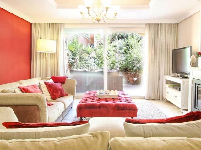 3 soveværelse Byhus til salg i Los Naranjos, Marbella med swimmingpool - € 630.000 (Ref: 8101598)