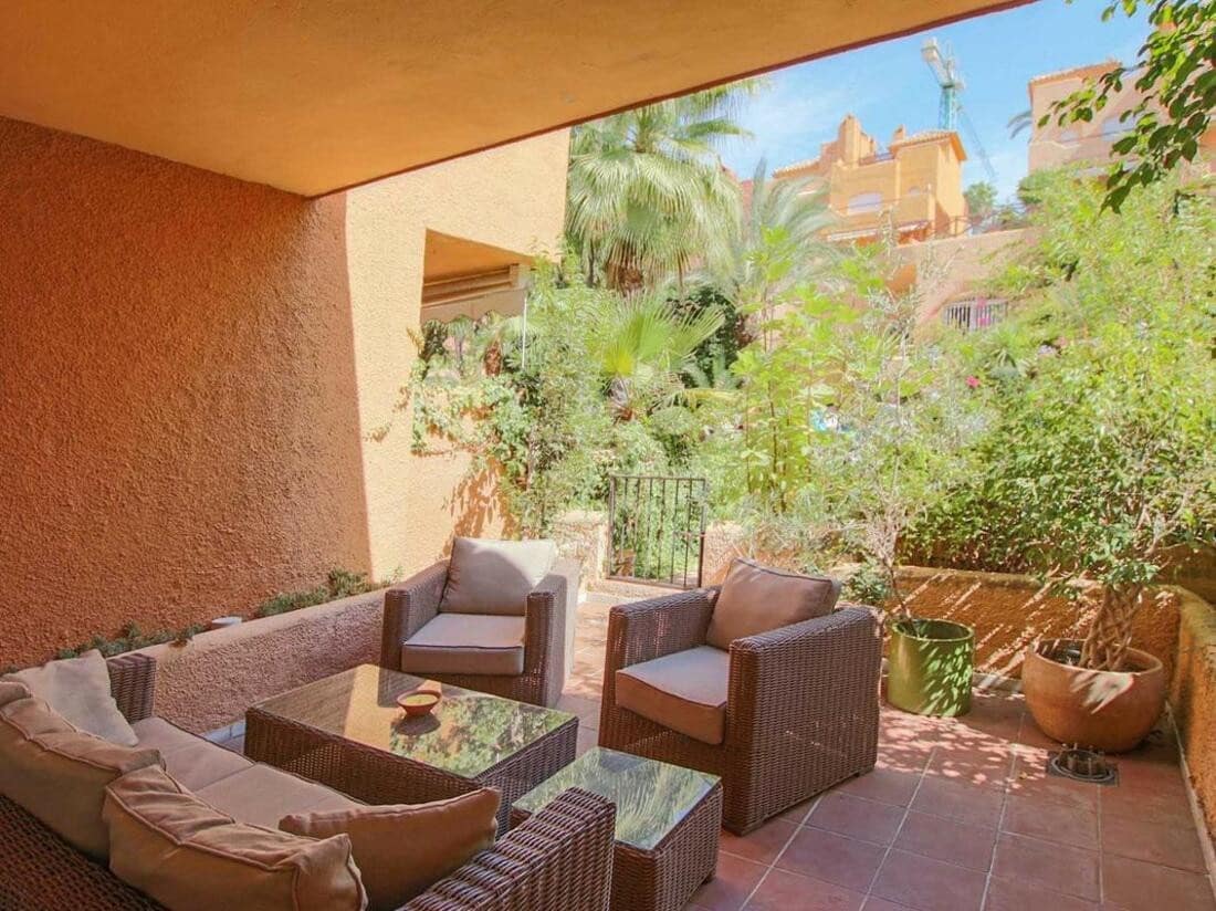 3 bedroom Townhouse for sale in Marbella with pool - € 630,000 (Ref: 8101598)