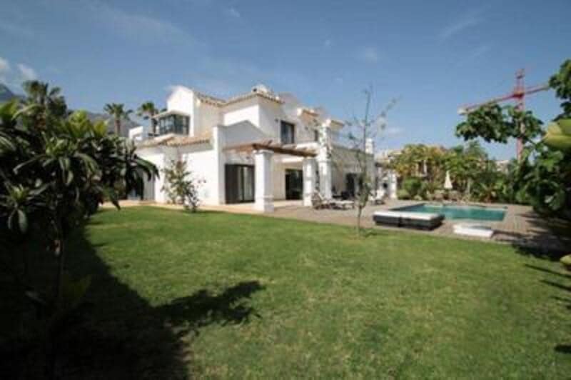 5 slaapkamer Villa te huur in Golden Mile met zwembad garage - € 14.000 (Ref: 8103865)