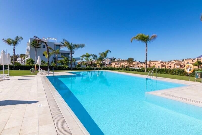 3 soveværelse Penthouse til salg i Estepona med swimmingpool garage - € 1.050.000 (Ref: 8114379)