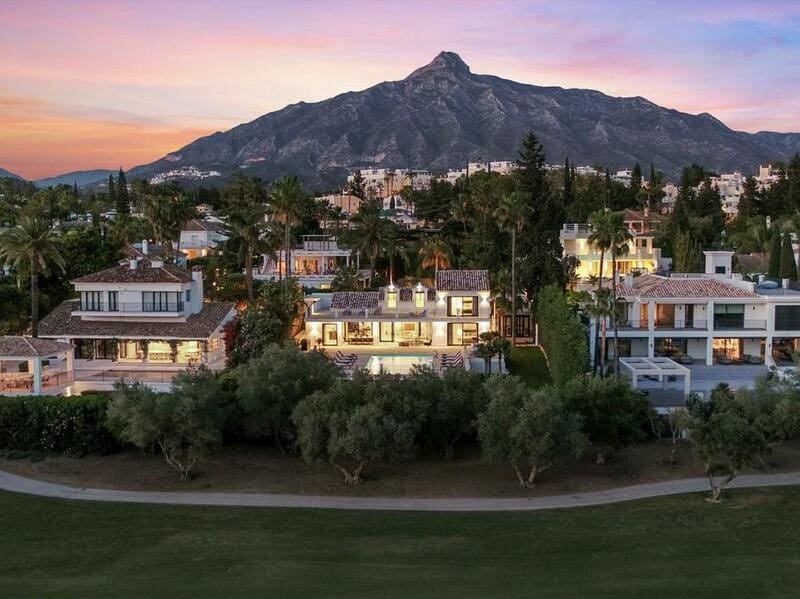 5 slaapkamer Villa voor vakantieverhuur in Nueva Andalucia met zwembad garage - € 15.000 (Ref: 8117302)