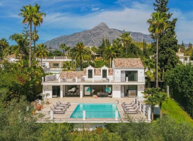 5 slaapkamer Villa voor vakantieverhuur in Nueva Andalucia met zwembad garage - € 15.000 (Ref: 8117302)