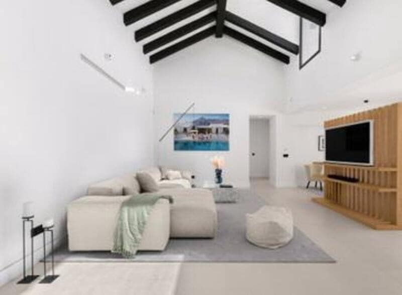 5 slaapkamer Villa voor vakantieverhuur in Nueva Andalucia met zwembad garage - € 15.000 (Ref: 8117302)