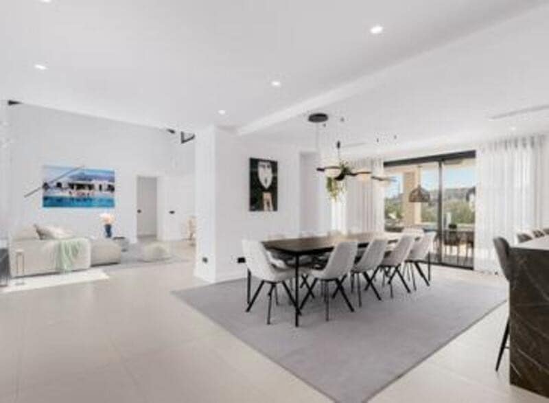 5 slaapkamer Villa voor vakantieverhuur in Nueva Andalucia met zwembad garage - € 15.000 (Ref: 8117302)