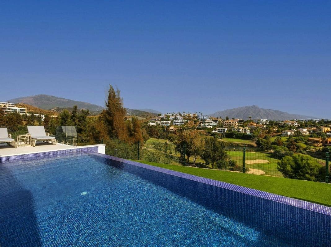 4 soveværelse Villa til salg i Benahavis med swimmingpool garage - € 3.495.000 (Ref: 8133635)