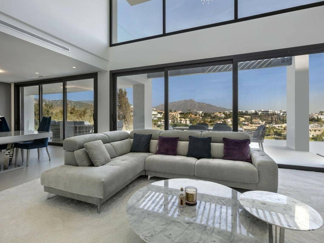 4 bedroom Villa for sale in Benahavis with pool garage - € 3,495,000 (Ref: 8133635)