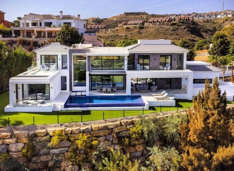 4 bedroom Villa for sale in Benahavis with pool garage - € 3,495,000 (Ref: 8133635)