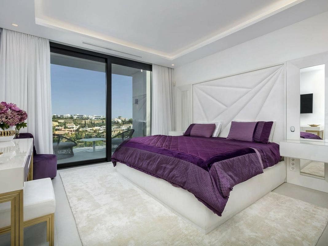 4 bedroom Villa for sale in Benahavis with pool garage - € 3,495,000 (Ref: 8133635)