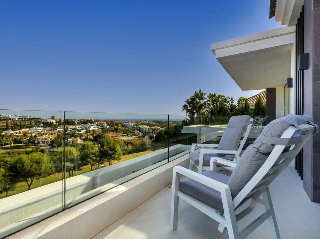 4 bedroom Villa for sale in Benahavis with pool garage - € 3,495,000 (Ref: 8133635)