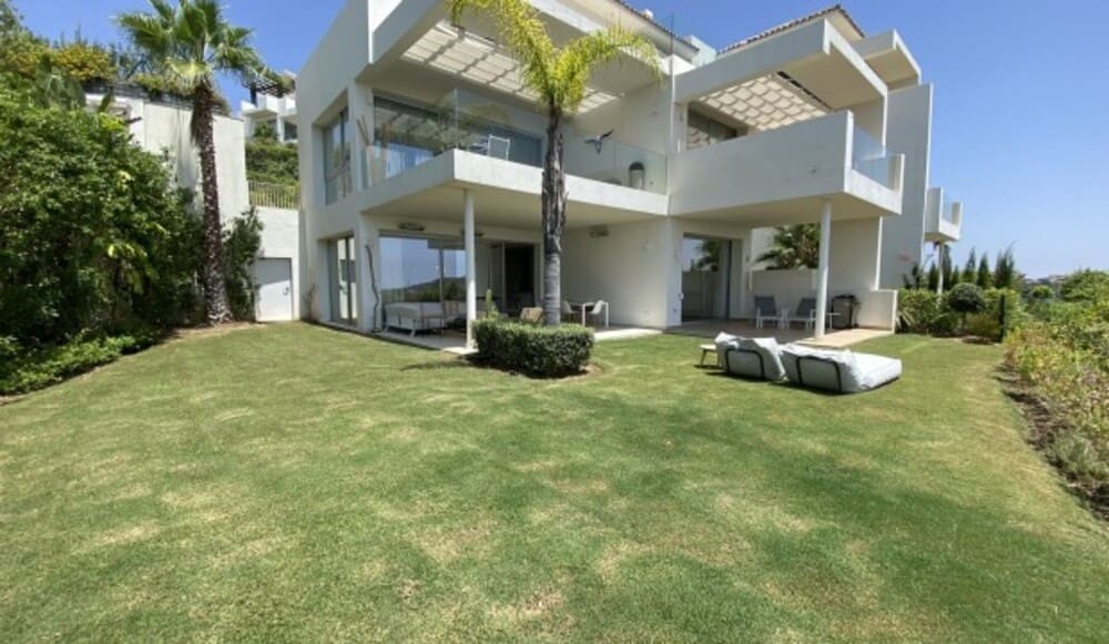 3 sypialnia Apartament na sprzedaż w Benahavis z basenem garażem - 940 000 € (Ref: 8138646)