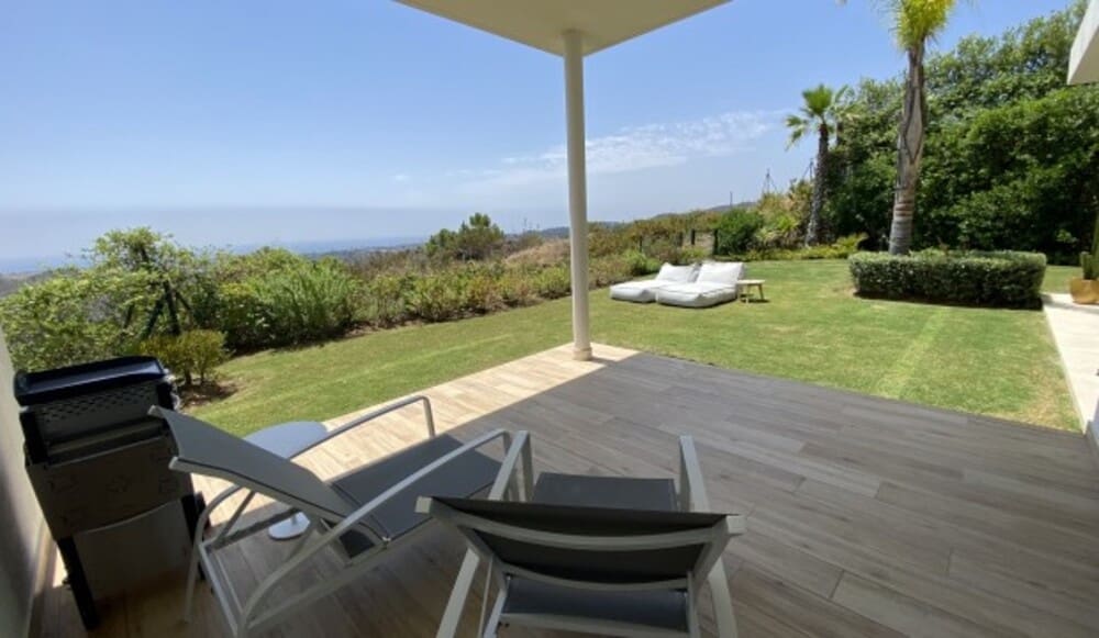 3 sypialnia Apartament na sprzedaż w Benahavis z basenem garażem - 940 000 € (Ref: 8138646)