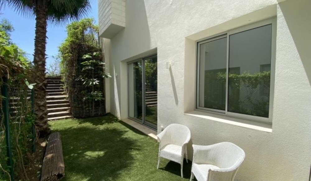 3 sypialnia Apartament na sprzedaż w Benahavis z basenem garażem - 940 000 € (Ref: 8138646)