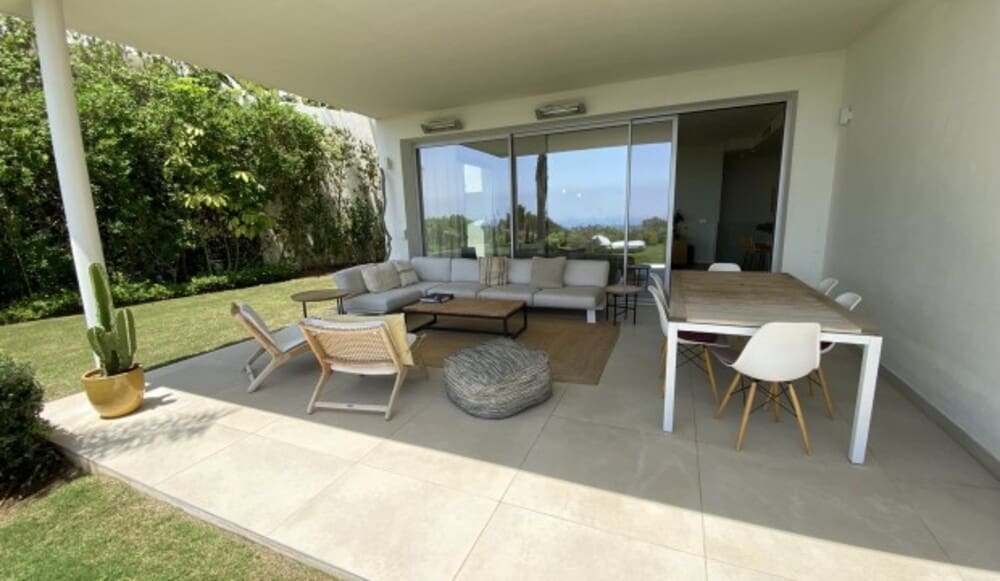 3 sypialnia Apartament na sprzedaż w Benahavis z basenem garażem - 940 000 € (Ref: 8138646)