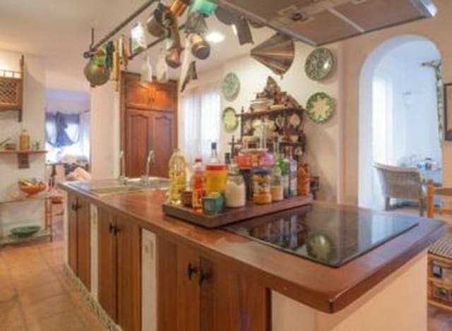 5 soveværelse Villa til salg i Guadalmina Baja, Marbella med swimmingpool garage - € 1.295.000 (Ref: 8142580)