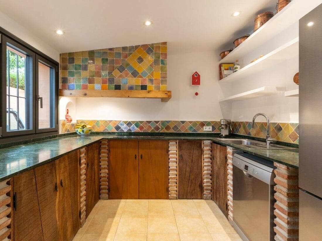 4 sypialnia Willa na sprzedaż w Marbella z basenem garażem - 1 650 000 € (Ref: 8142584)