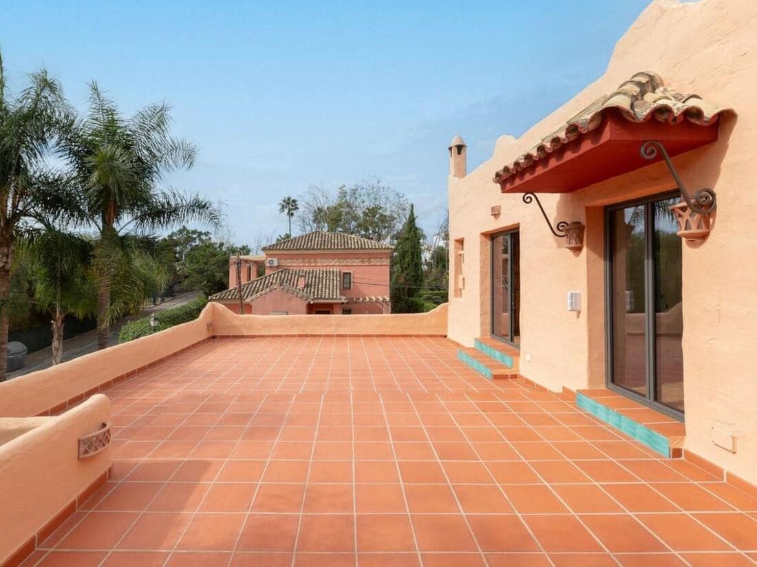 4 sypialnia Willa na sprzedaż w Marbella z basenem garażem - 1 650 000 € (Ref: 8142584)