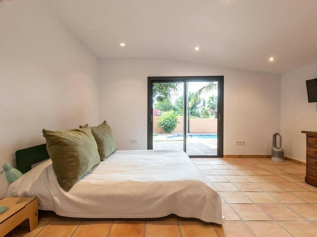 4 sypialnia Willa na sprzedaż w Marbella z basenem garażem - 1 650 000 € (Ref: 8142584)