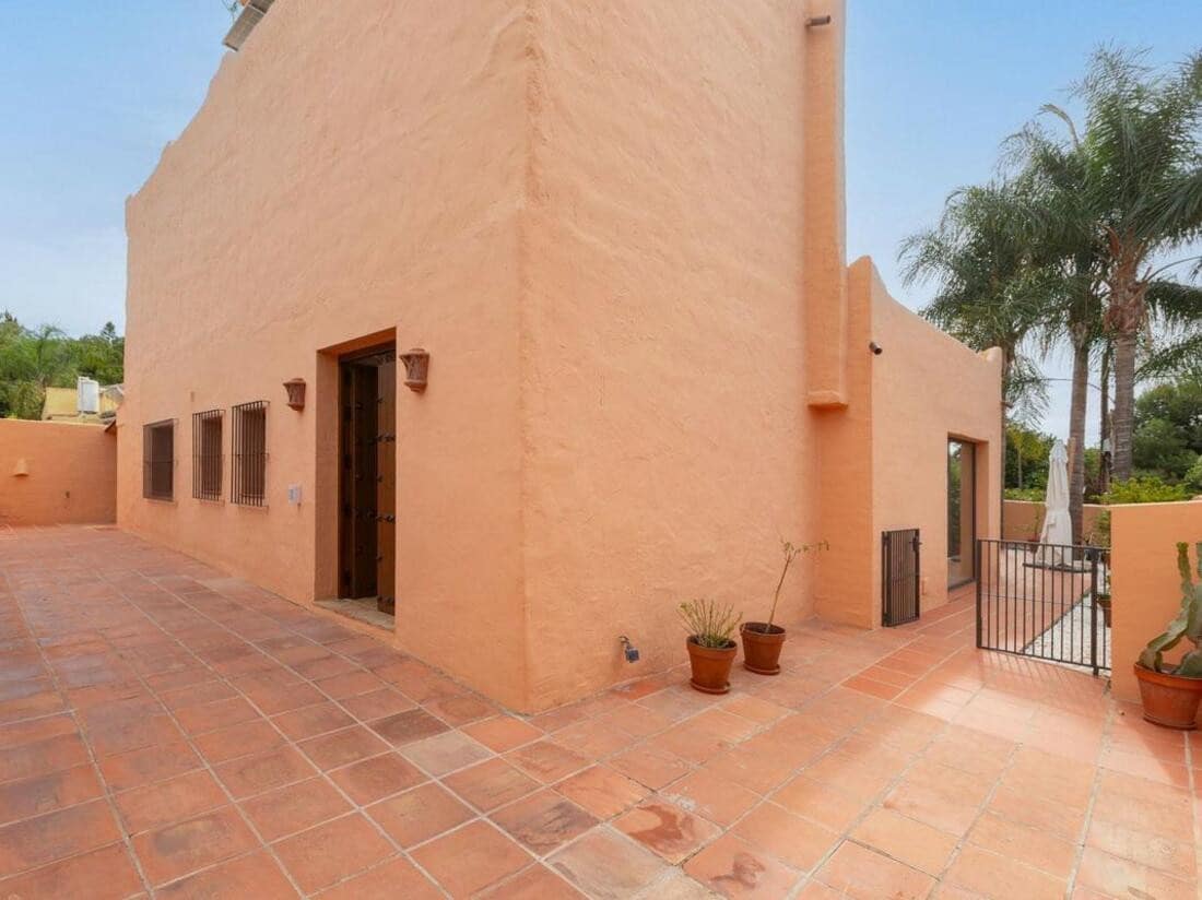 4 sypialnia Willa na sprzedaż w Marbella z basenem garażem - 1 650 000 € (Ref: 8142584)