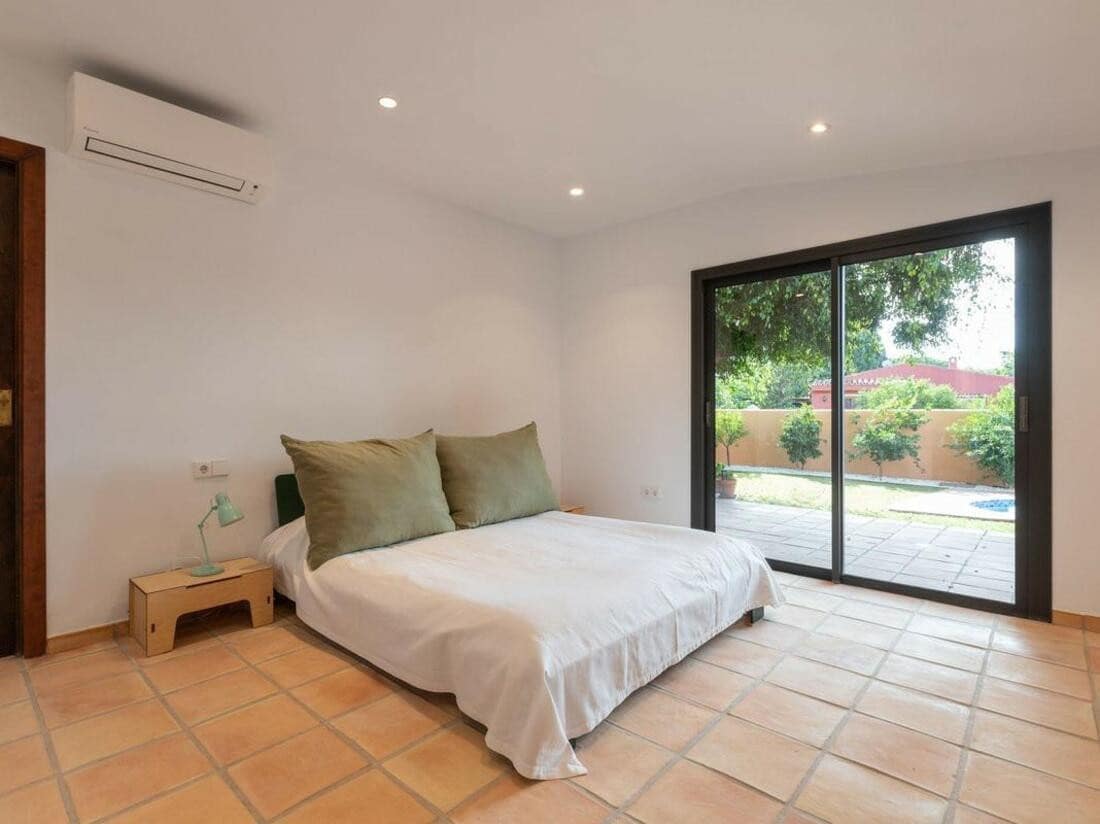 4 sypialnia Willa na sprzedaż w Marbella z basenem garażem - 1 650 000 € (Ref: 8142584)