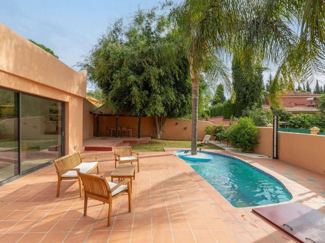 4 sypialnia Willa na sprzedaż w Marbella z basenem garażem - 1 650 000 € (Ref: 8142584)