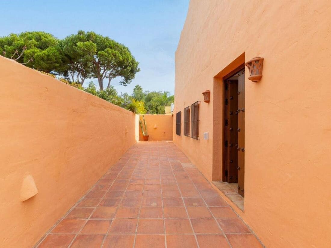 4 sypialnia Willa na sprzedaż w Marbella z basenem garażem - 1 650 000 € (Ref: 8142584)