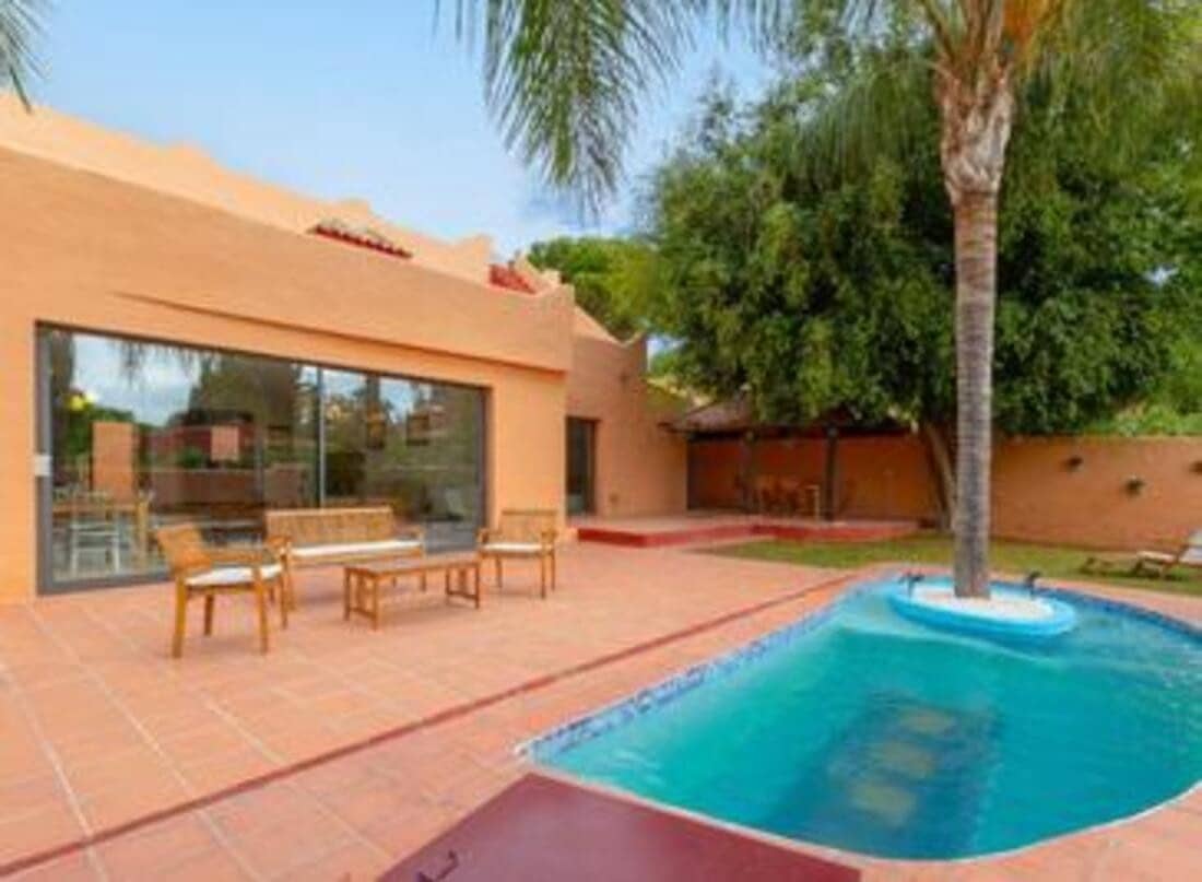 4 sypialnia Willa na sprzedaż w Marbella z basenem garażem - 1 650 000 € (Ref: 8142584)