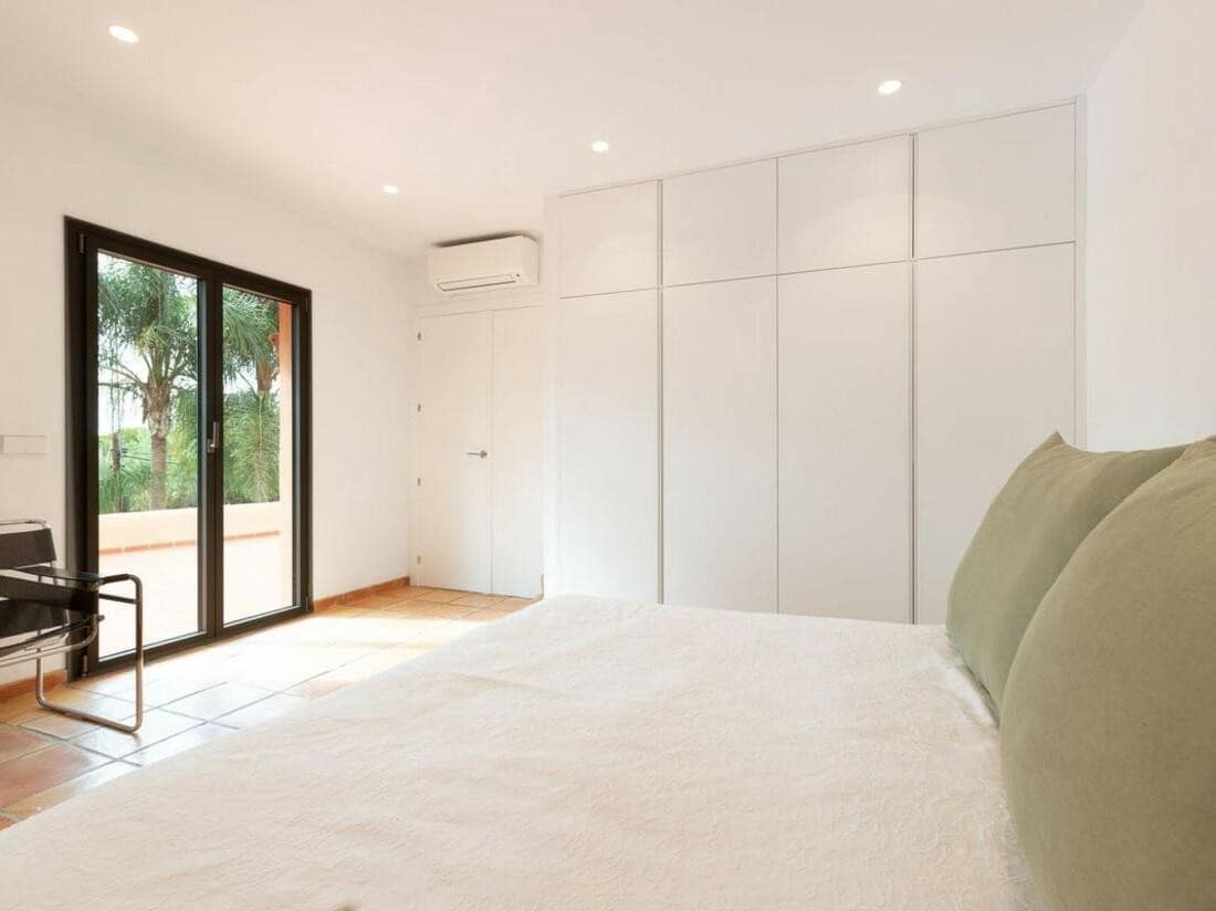 4 sypialnia Willa na sprzedaż w Marbella z basenem garażem - 1 650 000 € (Ref: 8142584)