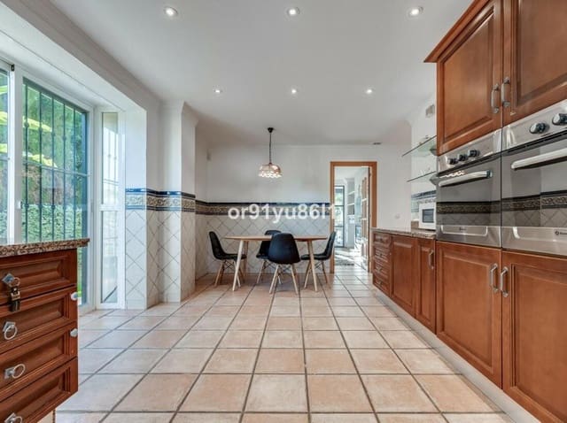 7 sypialnia Willa na sprzedaż w Guadalmina Alta, Marbella z basenem garażem - 1 640 000 € (Ref: 8142585)