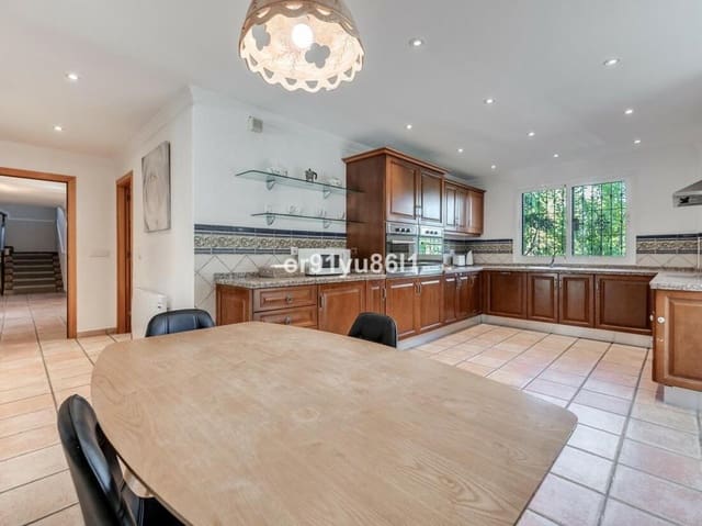 7 sypialnia Willa na sprzedaż w Guadalmina Alta, Marbella z basenem garażem - 1 640 000 € (Ref: 8142585)