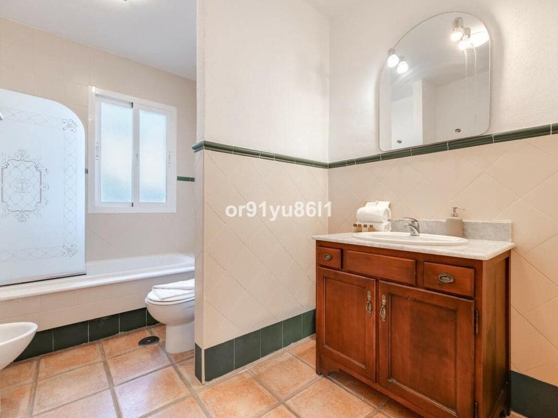 7 sypialnia Willa na sprzedaż w Guadalmina z basenem garażem - 1 640 000 € (Ref: 8142585)