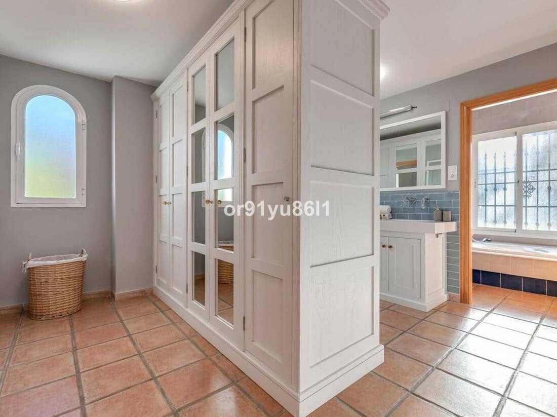 7 sypialnia Willa na sprzedaż w Guadalmina z basenem garażem - 1 640 000 € (Ref: 8142585)