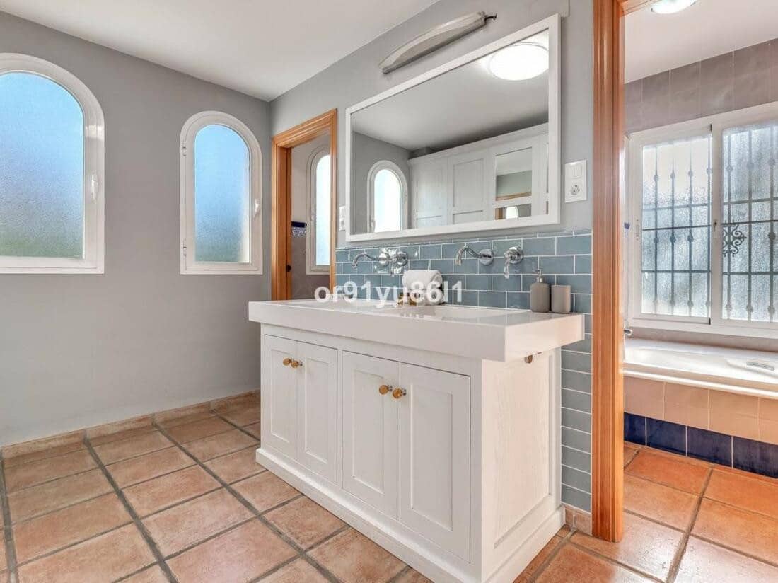 7 sypialnia Willa na sprzedaż w Guadalmina z basenem garażem - 1 640 000 € (Ref: 8142585)