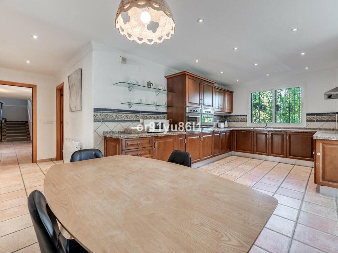 7 soveværelse Villa til salg i Guadalmina med swimmingpool garage - € 1.640.000 (Ref: 8142585)