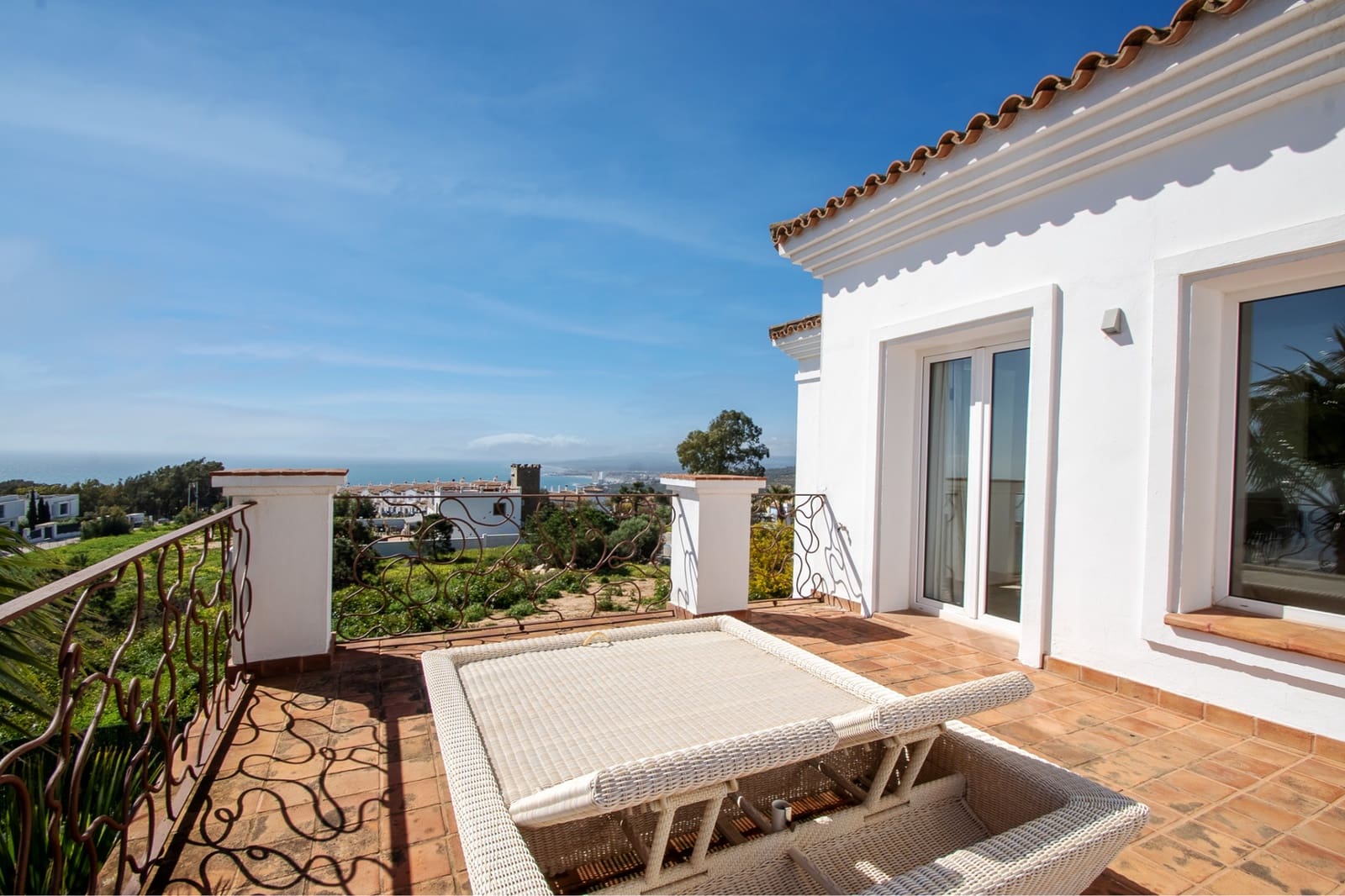 4 sypialnia Willa do wynajęcia w Manilva z basenem garażem - 8 000 € (Ref: 8154855)