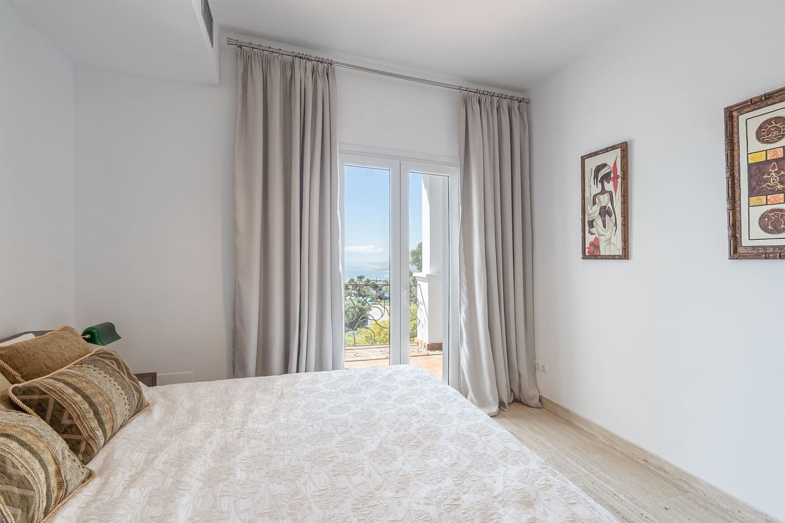 4 sypialnia Willa do wynajęcia w Manilva z basenem garażem - 8 000 € (Ref: 8154855)