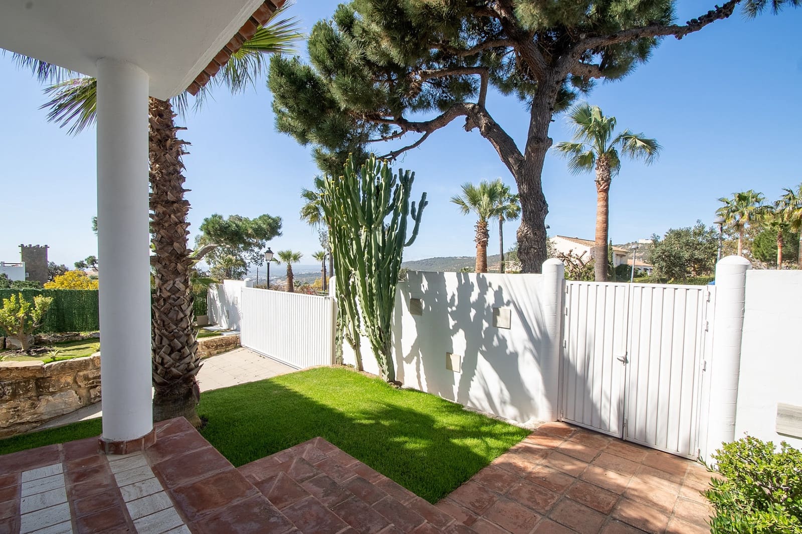 4 sypialnia Willa do wynajęcia w Manilva z basenem garażem - 8 000 € (Ref: 8154855)