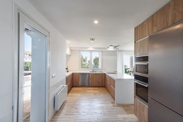 4 soverom Villa til leie i Manilva med svømmebasseng garasje - € 8 000 (Ref: 8154855)