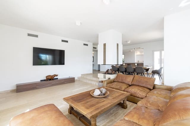 4 soverom Villa til leie i Manilva med svømmebasseng garasje - € 8 000 (Ref: 8154855)