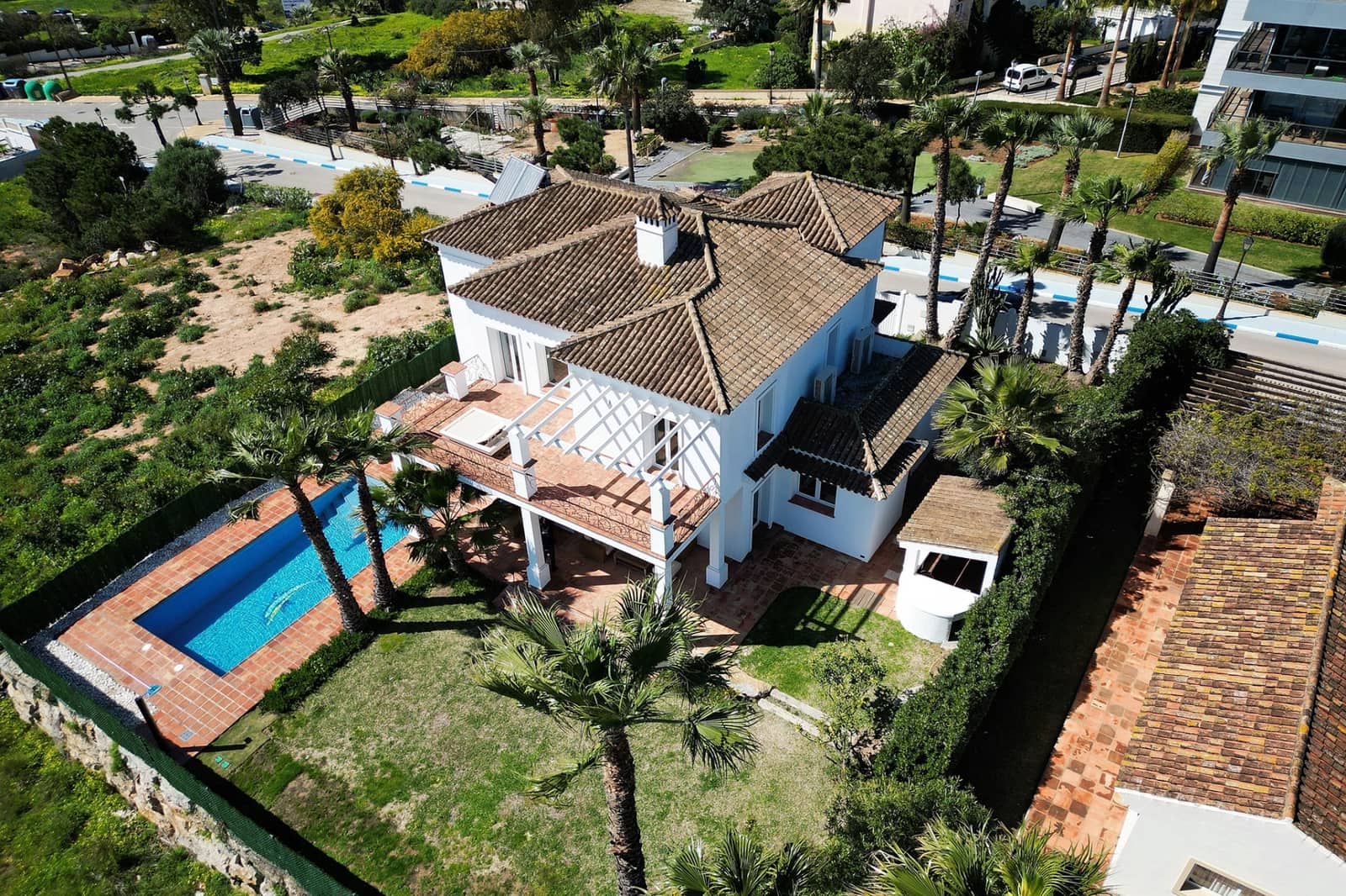 4 soverom Villa til leie i Manilva med svømmebasseng garasje - € 8 000 (Ref: 8154855)