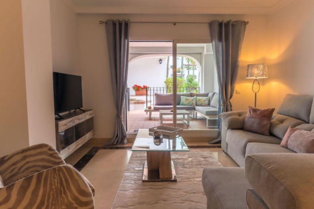 Apartamento de 2 habitaciones en San Pedro de Alcantara en venta con piscina garaje - 695.000 € (Ref: 8161243)