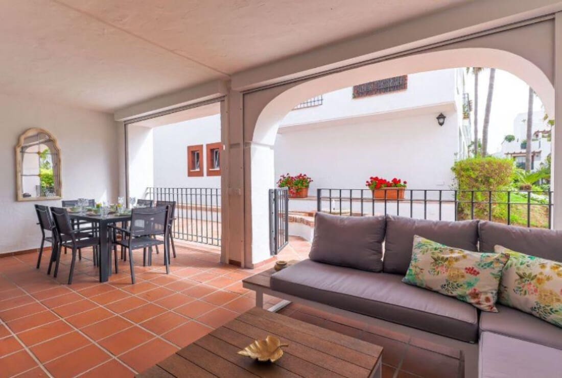 Apartamento de 2 habitaciones en San Pedro de Alcantara en venta con piscina garaje - 695.000 € (Ref: 8161243)