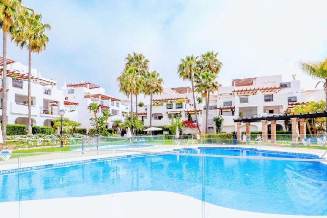 Apartamento de 2 habitaciones en San Pedro de Alcantara en venta con piscina garaje - 695.000 € (Ref: 8161243)