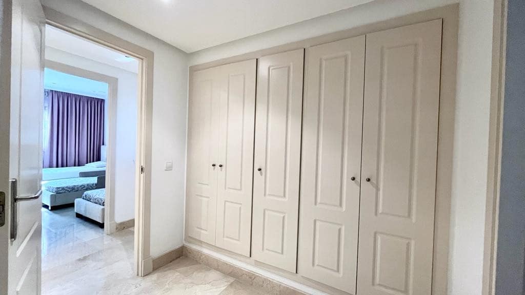 3 makuuhuone Huoneisto myytävänä paikassa Marbella mukana uima-altaan 
autotalli - 975 000 € (Ref: 8183667)