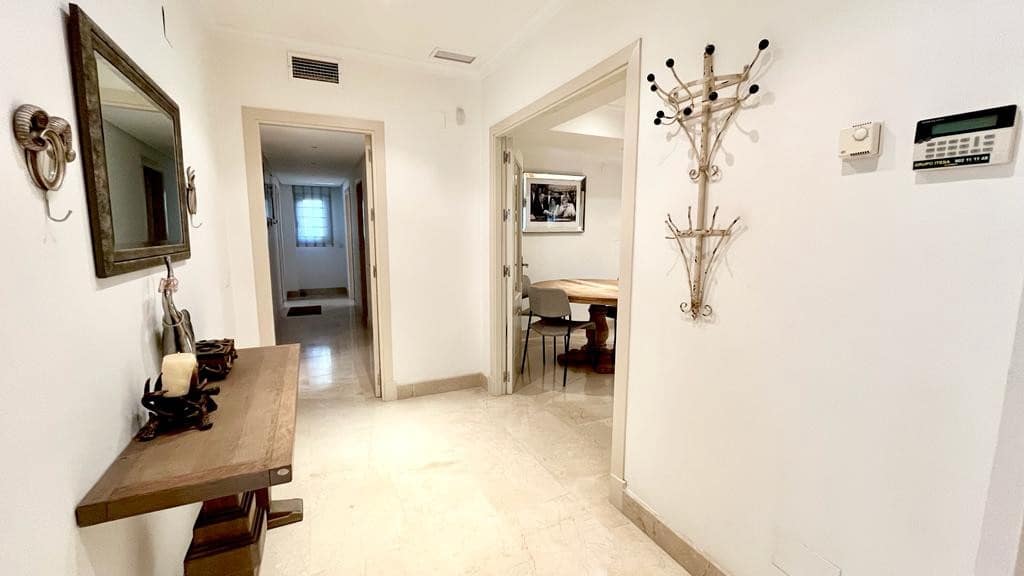 3 makuuhuone Huoneisto myytävänä paikassa Marbella mukana uima-altaan 
autotalli - 975 000 € (Ref: 8183667)