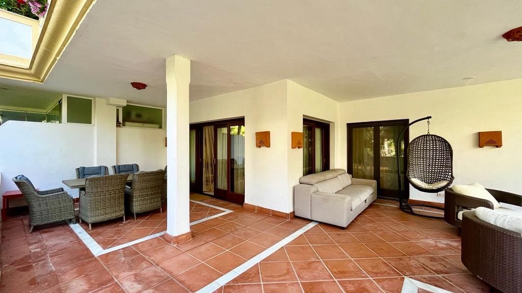 3 makuuhuone Huoneisto myytävänä paikassa Marbella mukana uima-altaan 
autotalli - 975 000 € (Ref: 8183667)