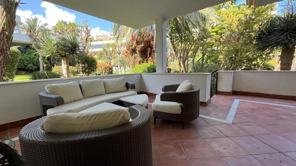 3 makuuhuone Huoneisto myytävänä paikassa Marbella mukana uima-altaan 
autotalli - 975 000 € (Ref: 8183667)